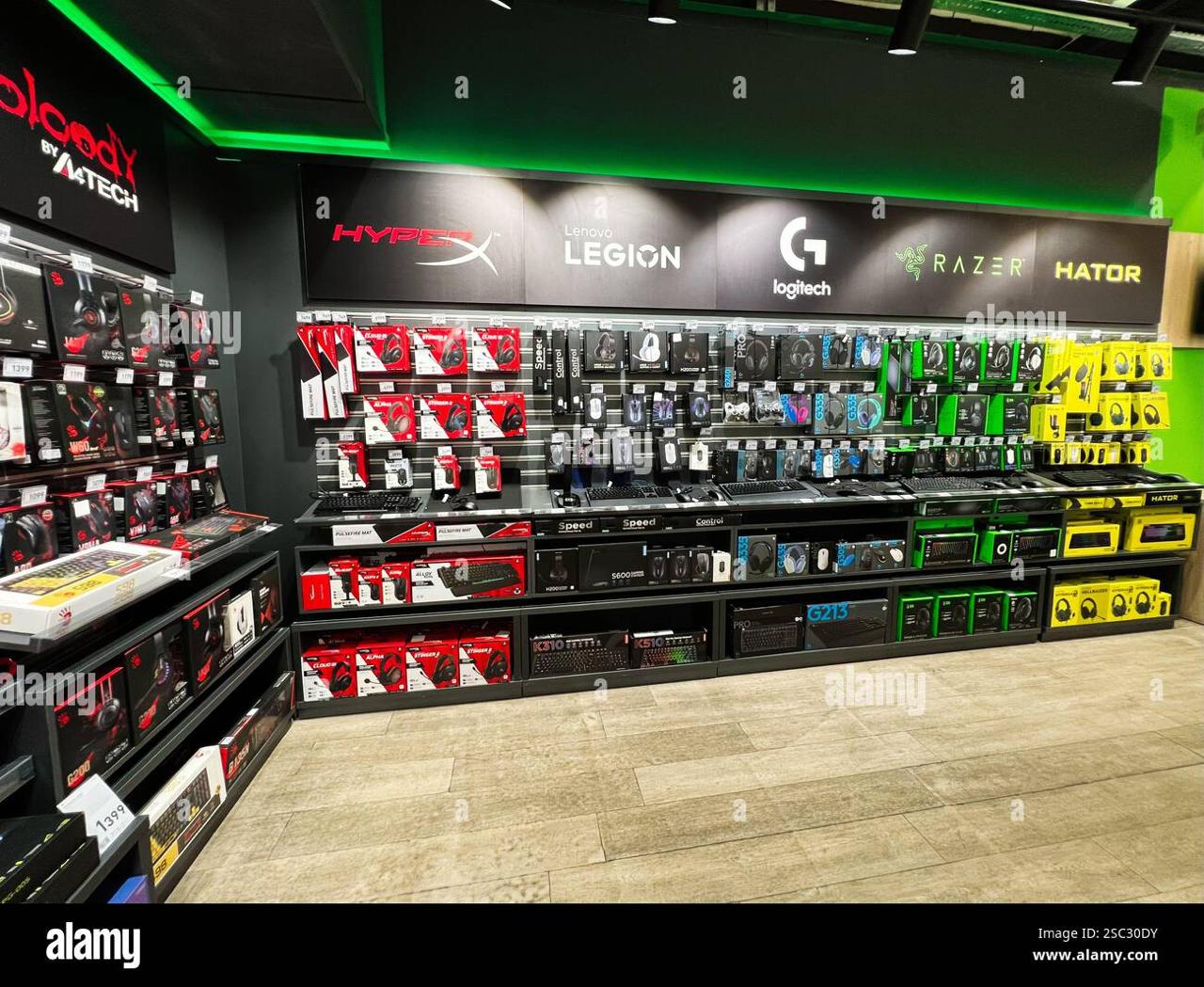 Mẫu kệ gear wall display